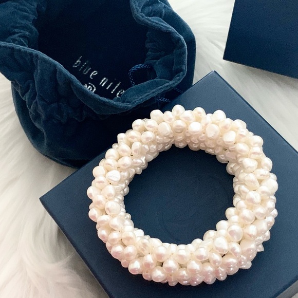 Blue Nile THICK multi strand pearl bracelet - Picture 2 of 15